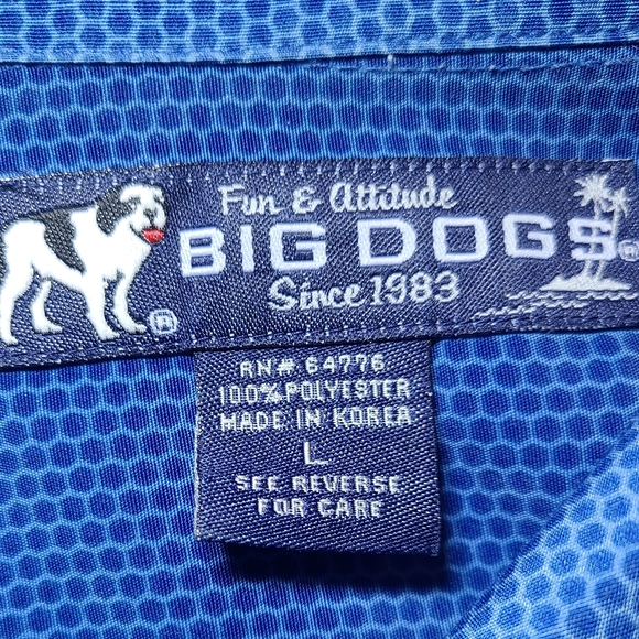 Fun shirt. "Dogs playing pool" - Picture 3 of 4